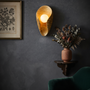 SCULPTED CONCH TRAVERTINE SCONCE