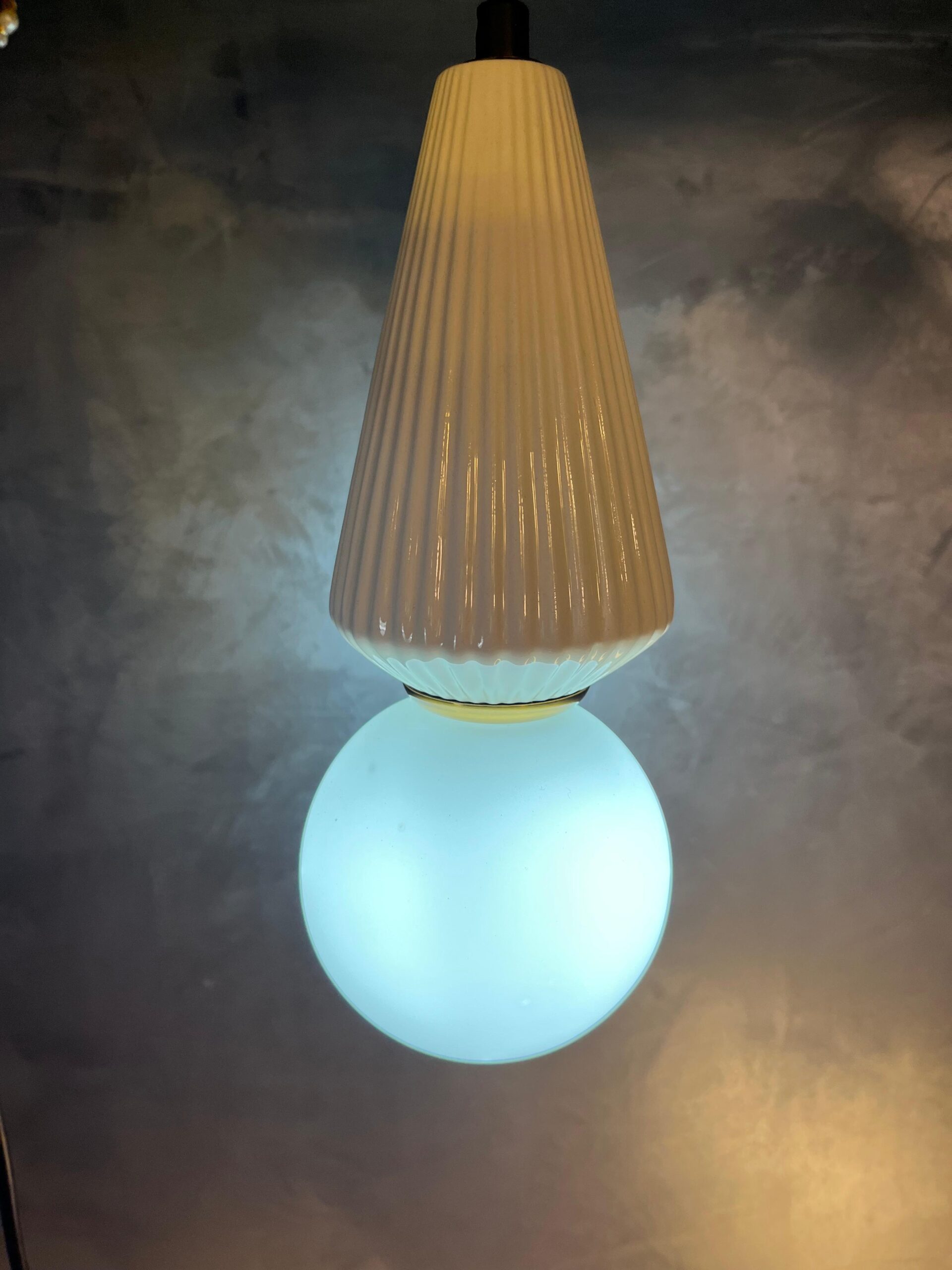 RIBBED CERAMIC GLOBE PENDANT LIGHT - Image 5