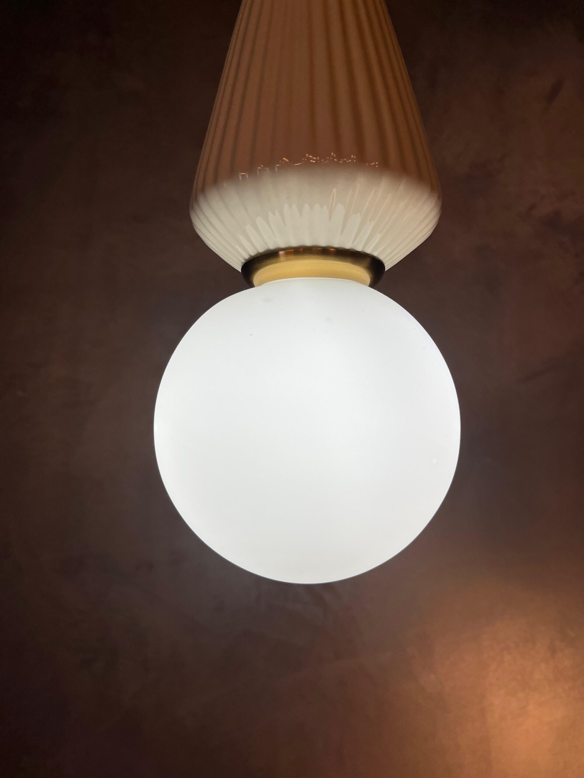RIBBED CERAMIC GLOBE PENDANT LIGHT - Image 2